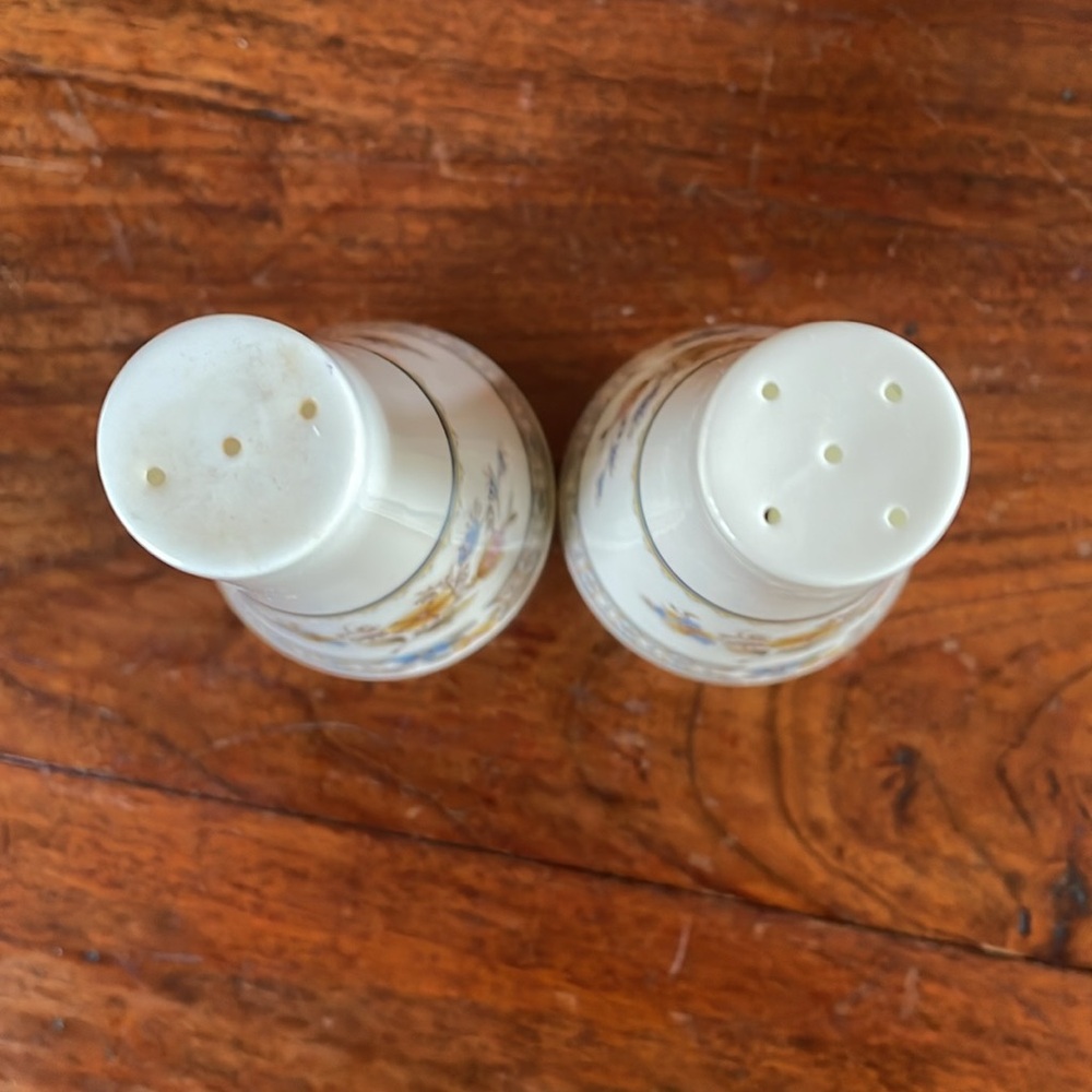 Mikasa Chippendale salt and pepper. One stopper mixing. - Picture 3 of 4